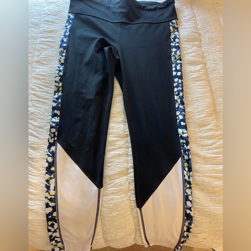 GapFit black and white leggings